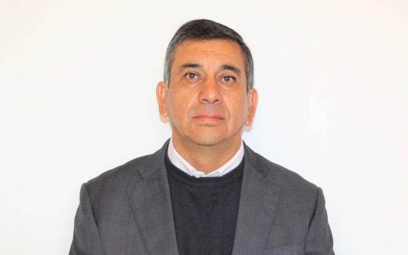 Contraloría detecta que alcalde de El Tabo intervino en contratación y permanencia en el municipio de 24 familiares o amistades