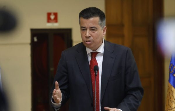 Diputado Celis rechaza posibilidad de regular las carreras de galgos y apunta a "prohibirlas definitivamente"