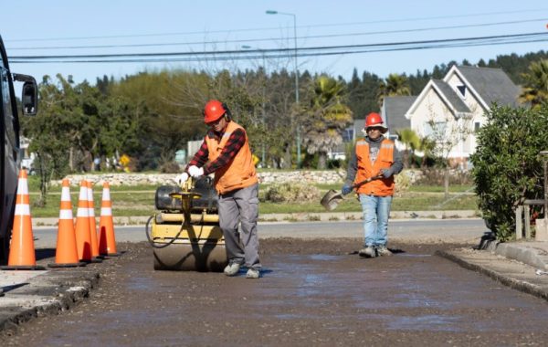 Valparaíso comienza reparación de calles deterioradas con foco en Placilla de Peñuelas
