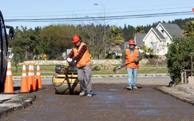 Valparaíso comienza reparación de calles deterioradas con foco en Placilla de Peñuelas